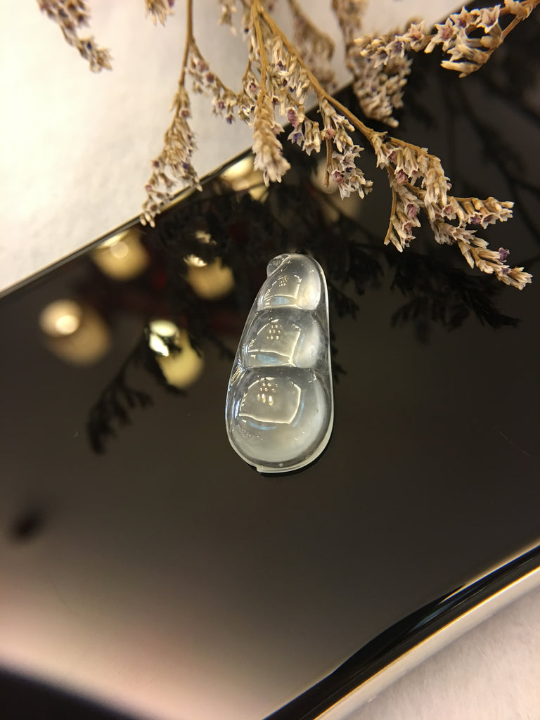Glassy Variety Jade Pendant - Peapod (PE276)